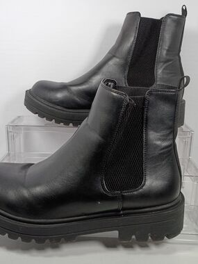 UNR8ED women's Black Leather Chelsea Boots Pull On Ankle Rubber Sole Round Toe 8